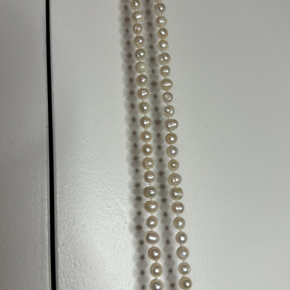 Fresh water pearl necklace/strand - Picture 2 of 6